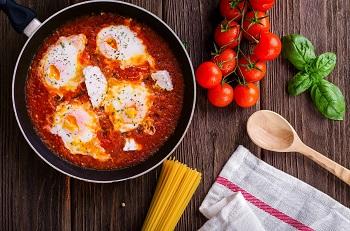 Simple Shakshuka Recipe - My Kitchen Gadgets