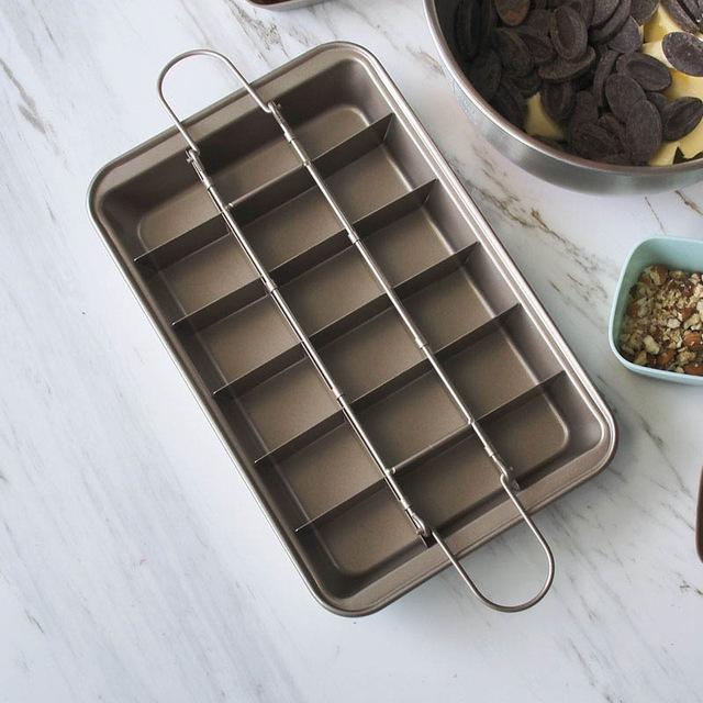 Elbee Home Brownie Baking Pan, Includes Brownie Divider for Perfectly Cut  Brownies, Durable Carbon Steel 13-Inch, Non-Stick